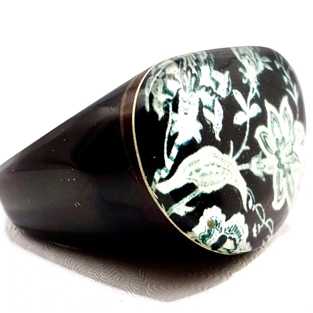 Vintage Blue (Navy), Black & White Chunky Lucite Ring with Flowers Size 6.0